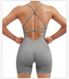 Macacão Feminino Curto e Monocromático